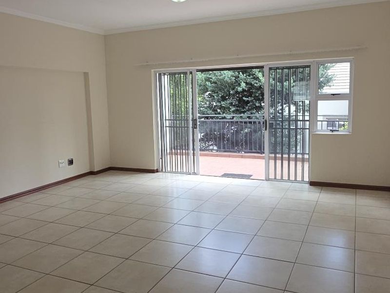 TREMENDOUS 2 BED 2 BATH APARTMENT IN THE BEAUTIFUL ARE OF PARKVIEW - Photo 2