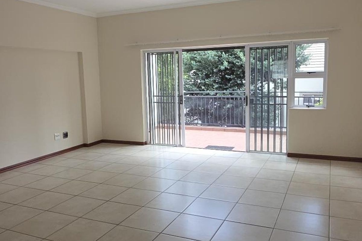 TREMENDOUS 2 BED 2 BATH APARTMENT IN THE BEAUTIFUL ARE OF PARKVIEW - Photo 2