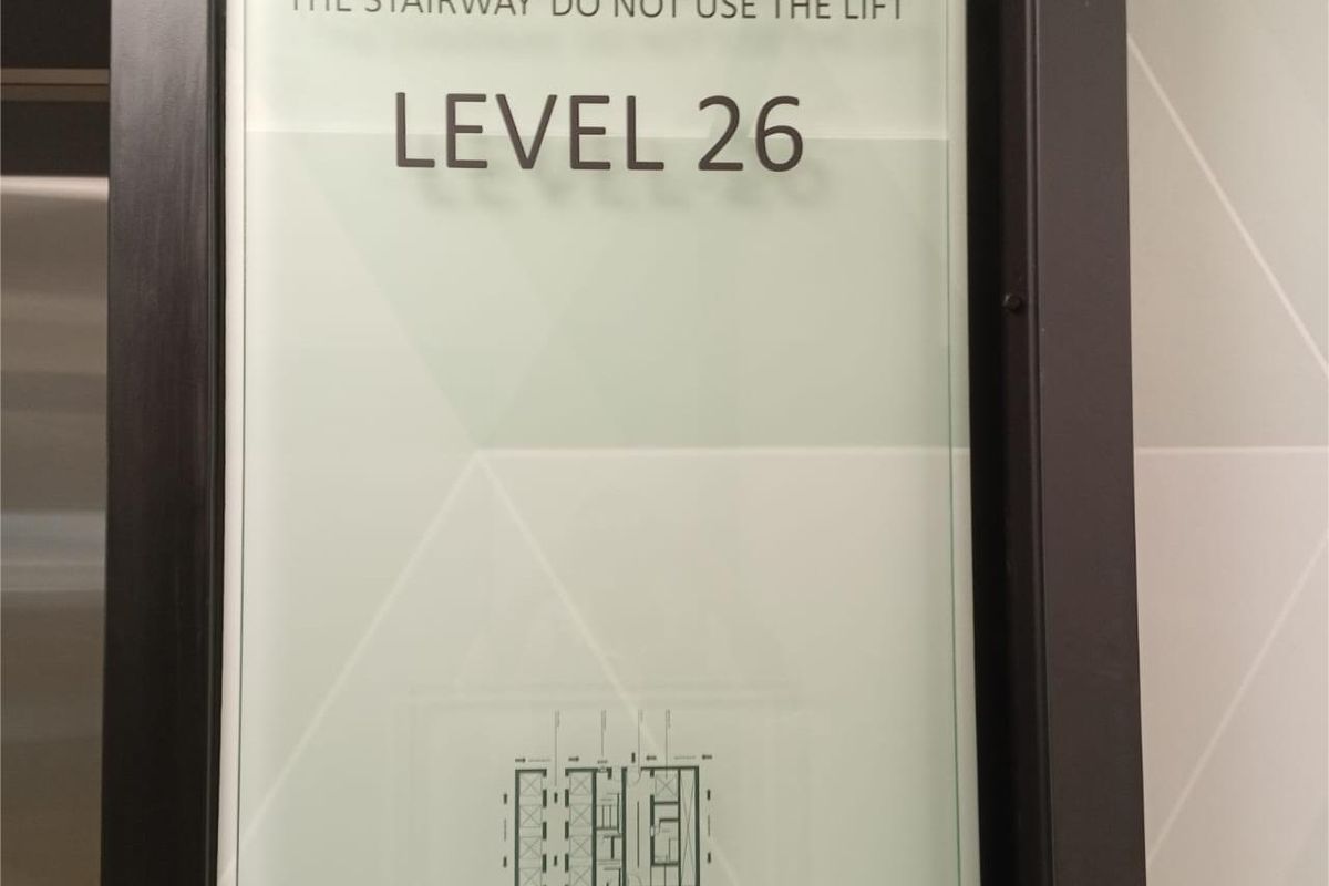 Sky-High Office with Breathtaking Sea & Mountain Views! - Photo 3