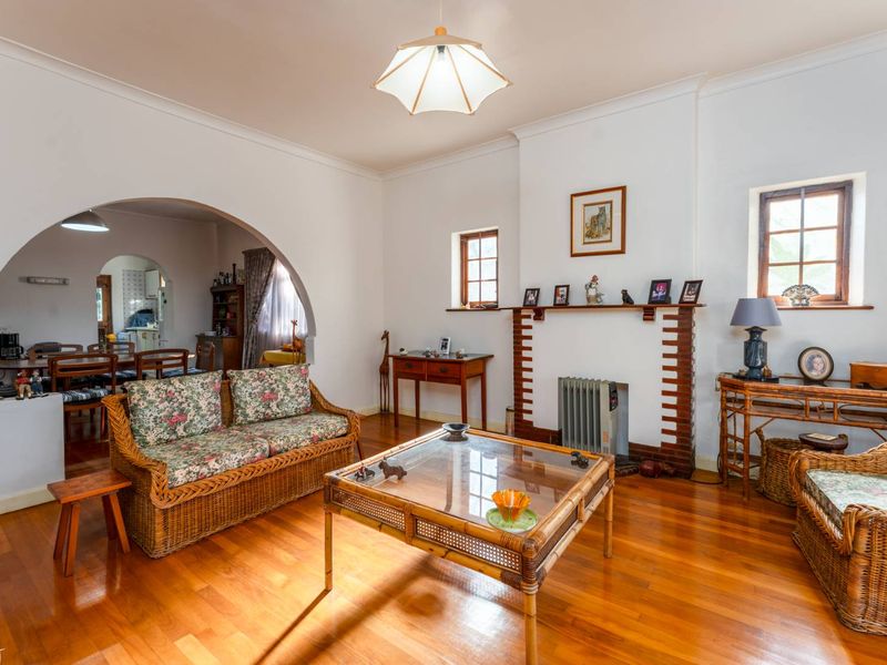 Charming Family Home Nestled Among Oak Trees in the Heart of Plumstead - Photo 5