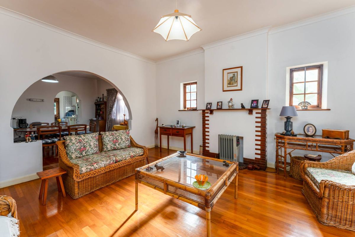 Charming Family Home Nestled Among Oak Trees in the Heart of Plumstead - Photo 5