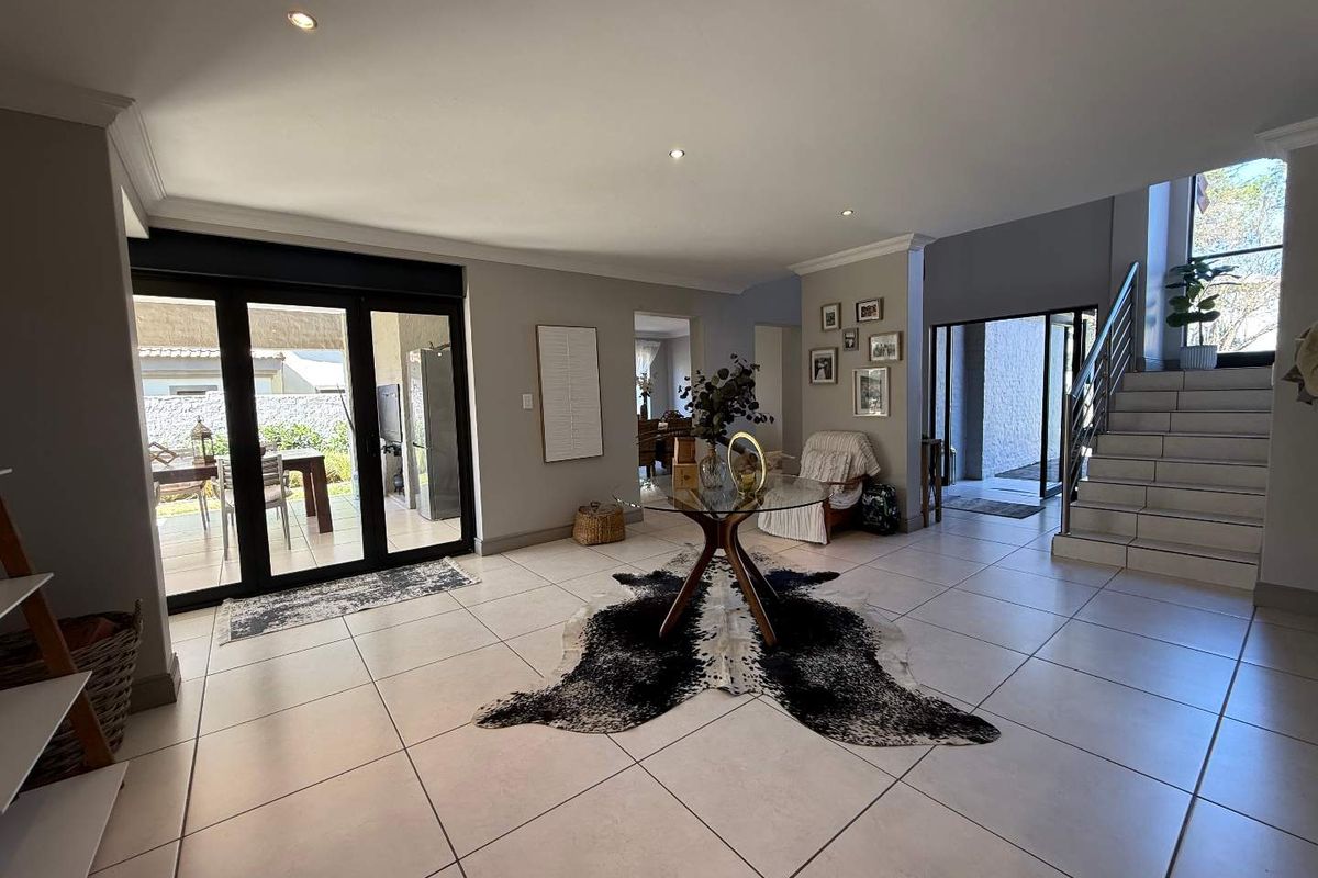 4 Bedroom, 1 Study, Servants Q, Double garages in Newmark Estate - Photo 4