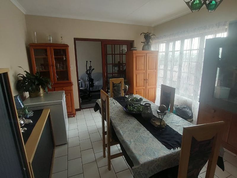 Charming 3-Bed Home with Backyard Oasis! - Photo 6