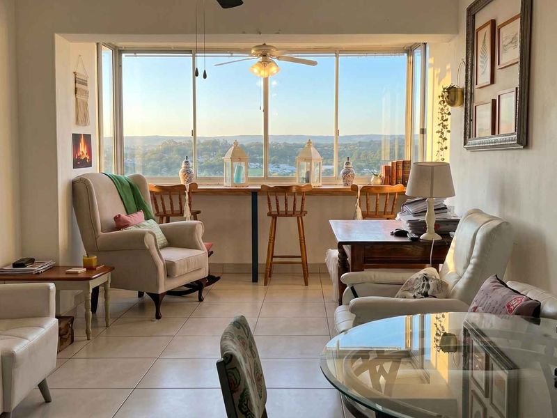Scenic Top-Floor 2 Bedroom Apartment in Secure Findlain Court,Northdene. - Photo 5