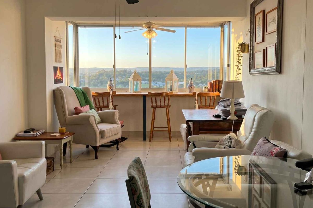 Scenic Top-Floor 2 Bedroom Apartment in Secure Findlain Court,Northdene. - Photo 5