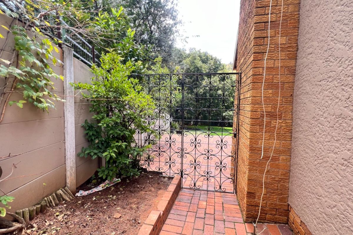 Prime Location Gem: Your Dream Family Home Awaits!" - Photo 5