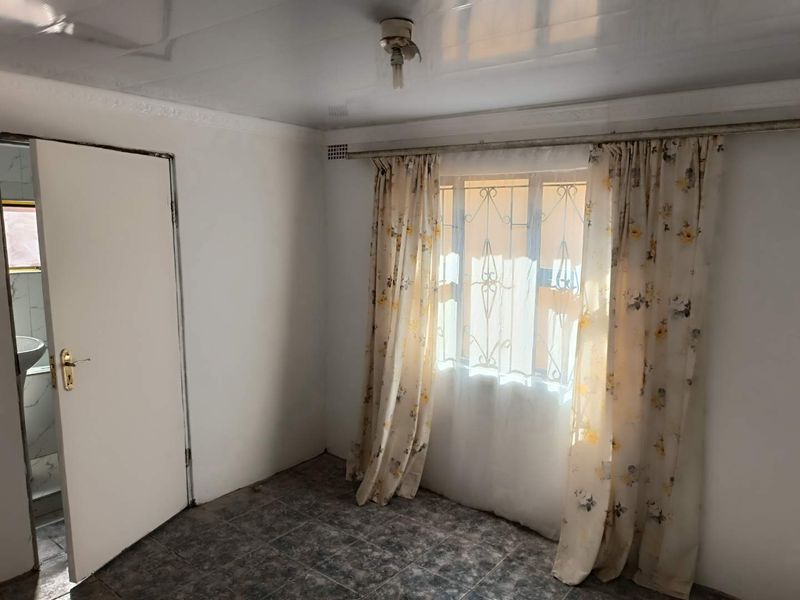 🏡 Renovated 2-Bedroom Home with Income-Generating 3-Bedroom Flatlet for Sale in Imbali Unit 2, Pietermaritzburg Dual Living, Rental Income & Exceptional Value - Photo 10