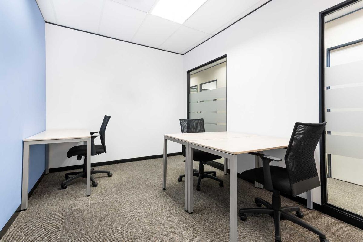 Serviced office space for 10 persons in Regus Uni Park - Photo 4