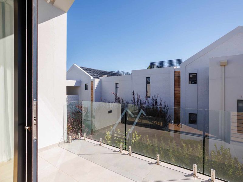 Fully Furnished North-Facing Two-Bedroom Polo Village Apartment on Val de Vie Estate - Photo 6