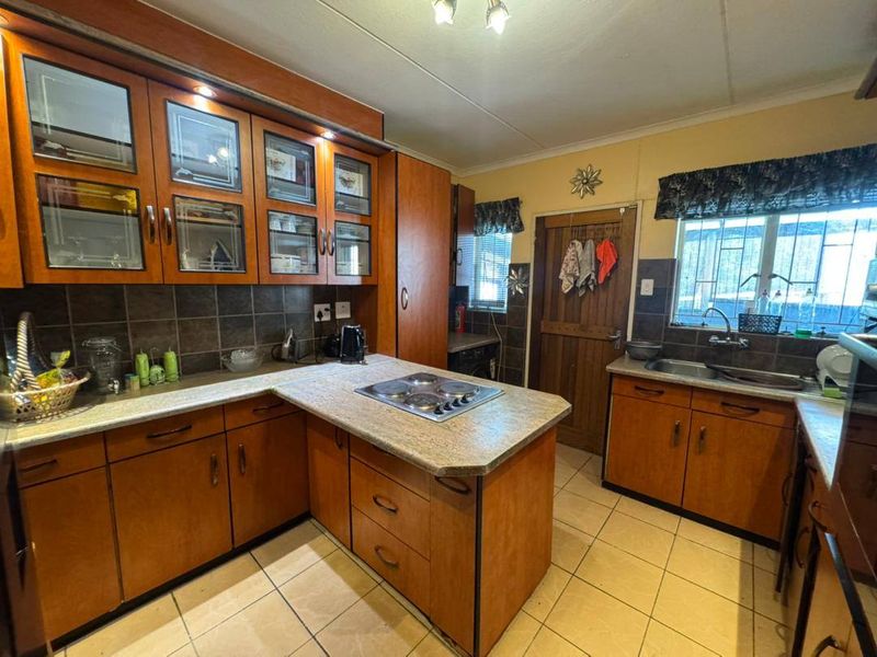 3 Bedroom House For Sale in Khomasdal - Photo 4