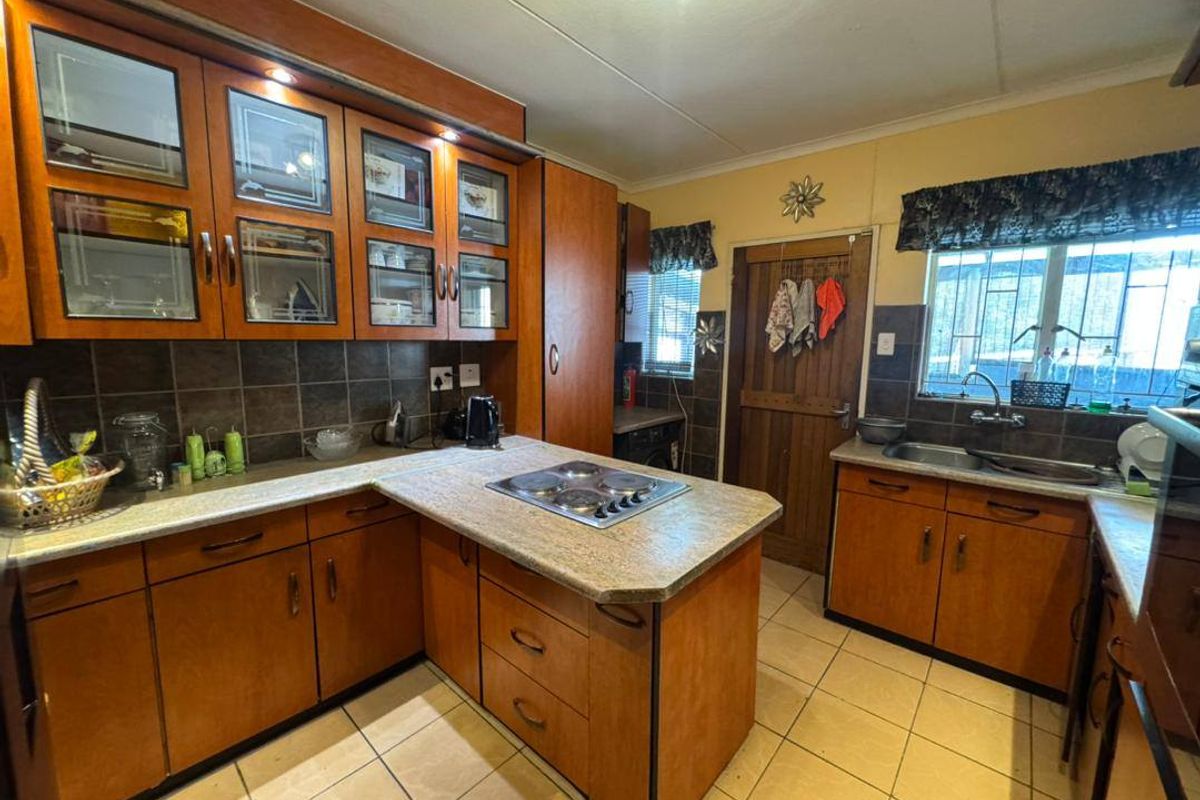 3 Bedroom House For Sale in Khomasdal - Photo 4