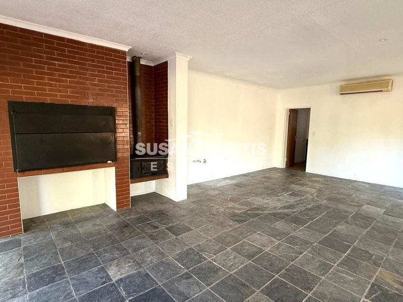 Large Family Home - Photo 8