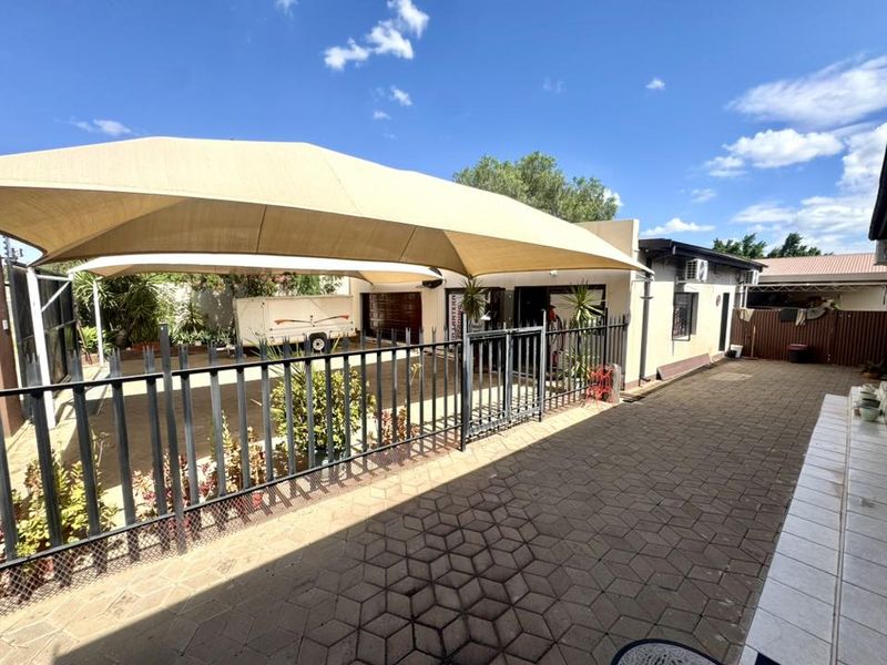 Spacious Property FOR SALE in Windhoek West Ideal for Business - Photo 5