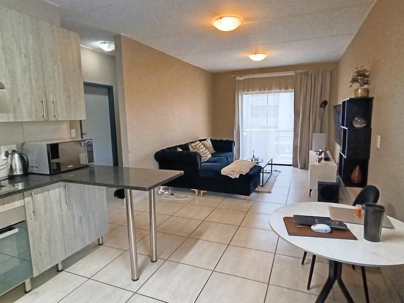 Unlock the Door to your First Home: Stylish and Secure 2 Bedroom Apartment - Photo 3