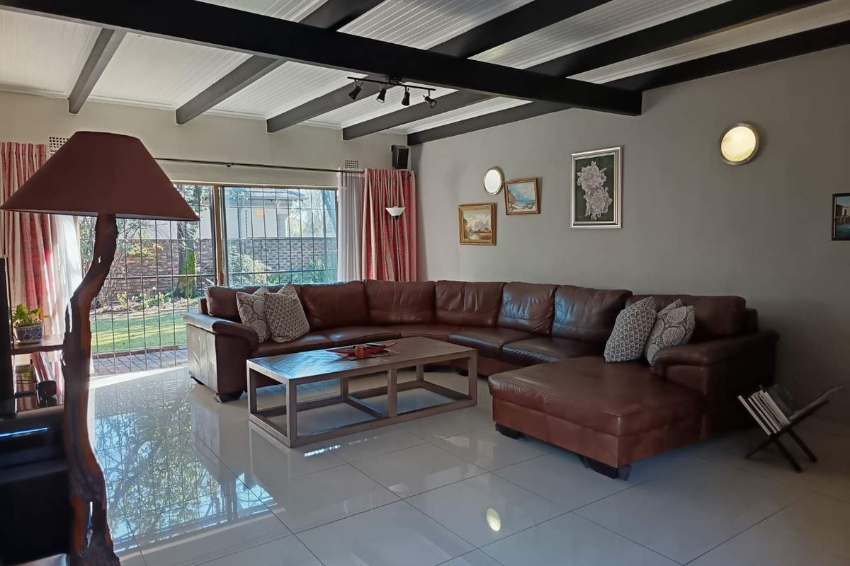 Large Family Home in the heart of Brackenhurst for sale - Photo 5