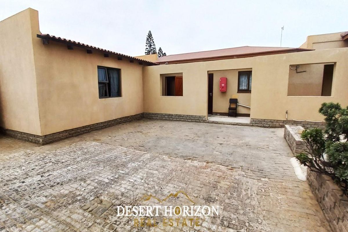 Walvisbay, Central | Backpackers house with licenses for sale - Photo 3