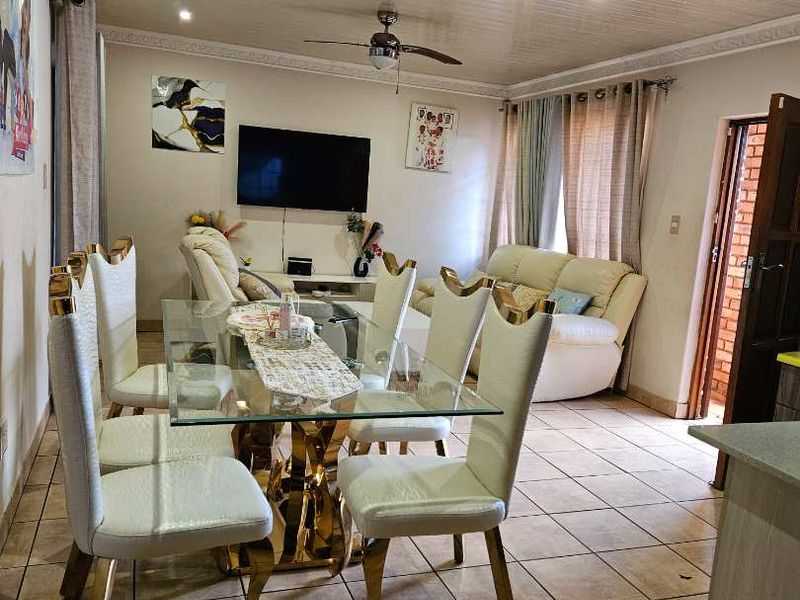 3 bedroom house in the heart of Theresapark - Photo 2