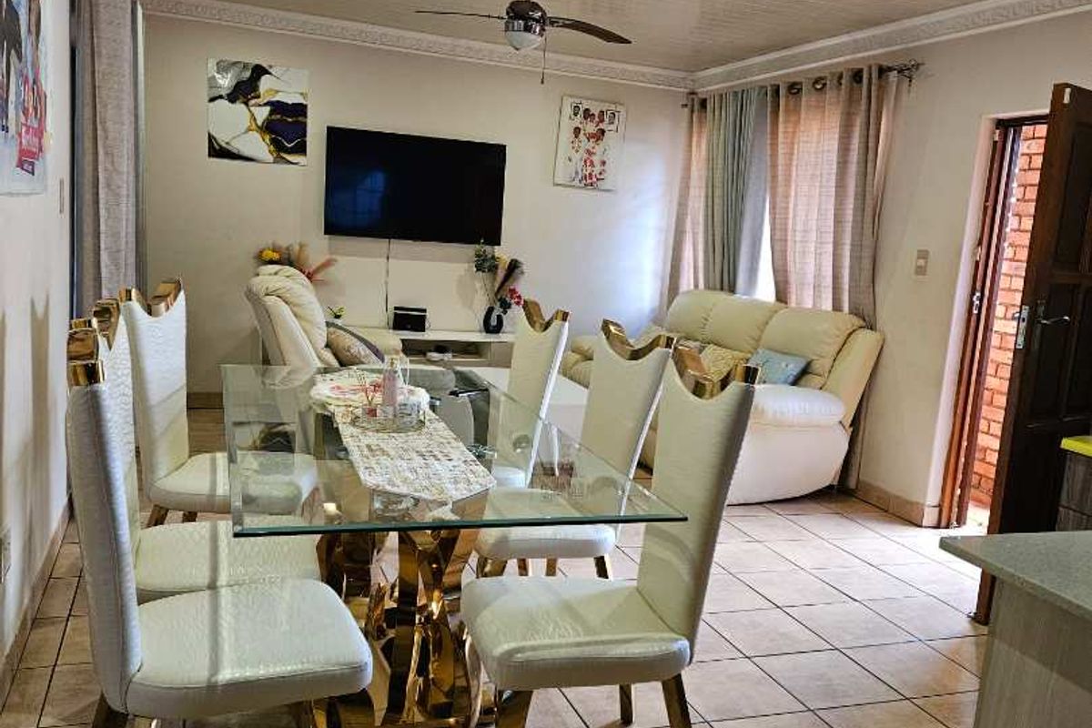 3 bedroom house in the heart of Theresapark - Photo 2