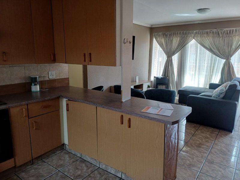 Neat And Spacious Simplex Townhouse in a Pet Friendly Complex - Photo 6