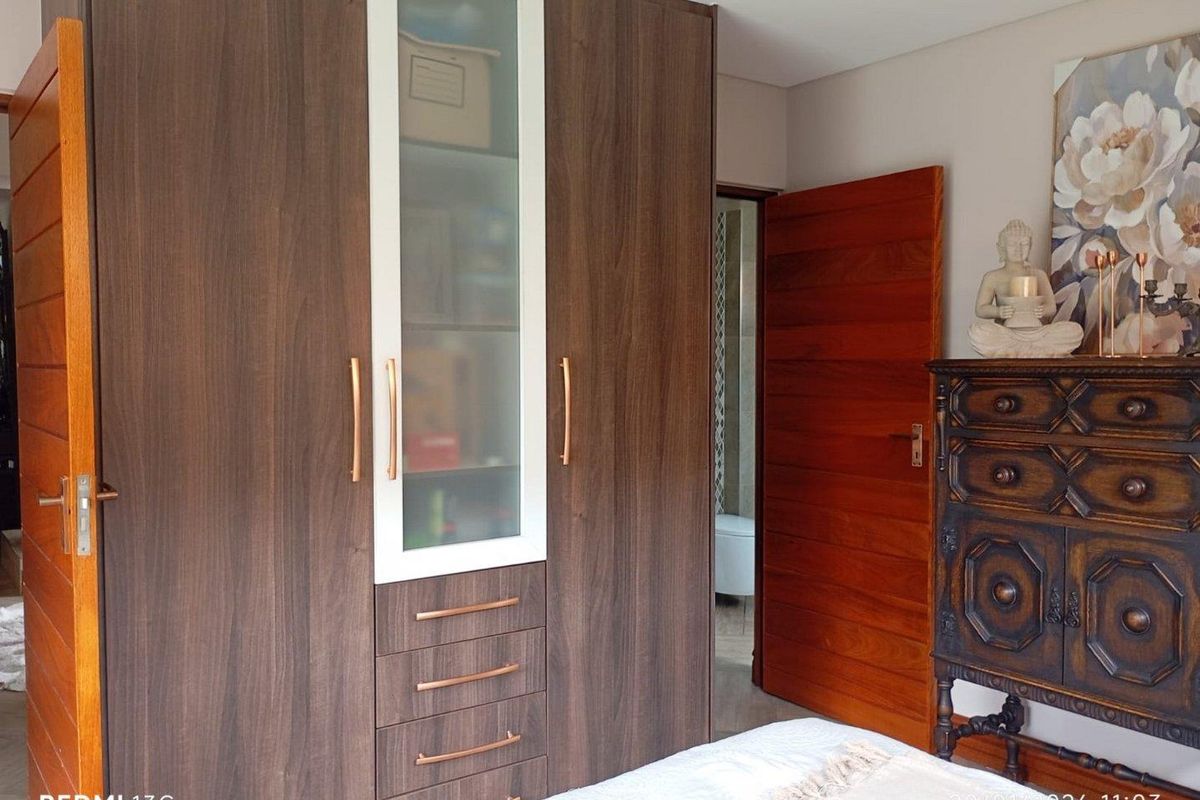 Elegant Family Living in Secure Glen Eagle Estate - Photo 5