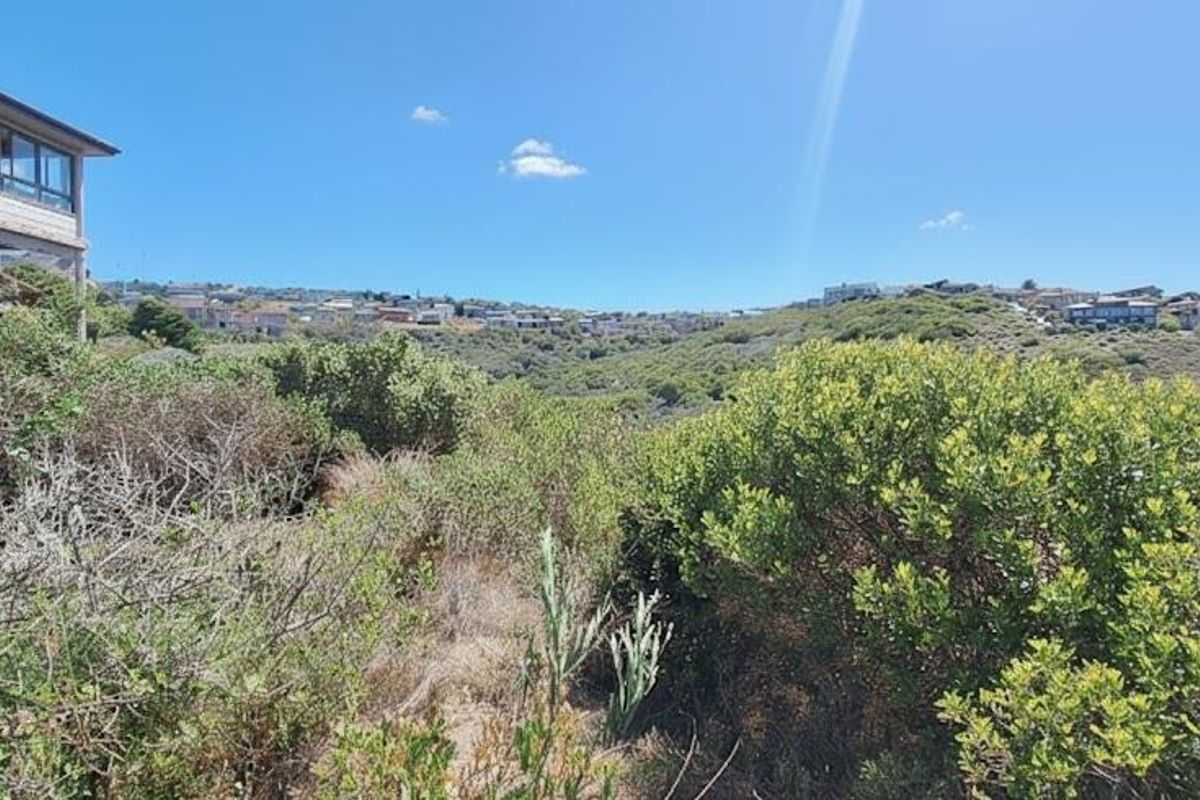 1025m2 Vacant land with Beautiful Ocean View for Sale in Dana Bay - Photo 2