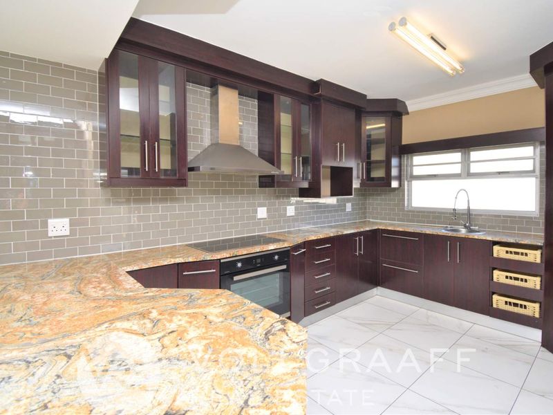 3 Bedroom home with 2 Bedroom flat - Photo 4