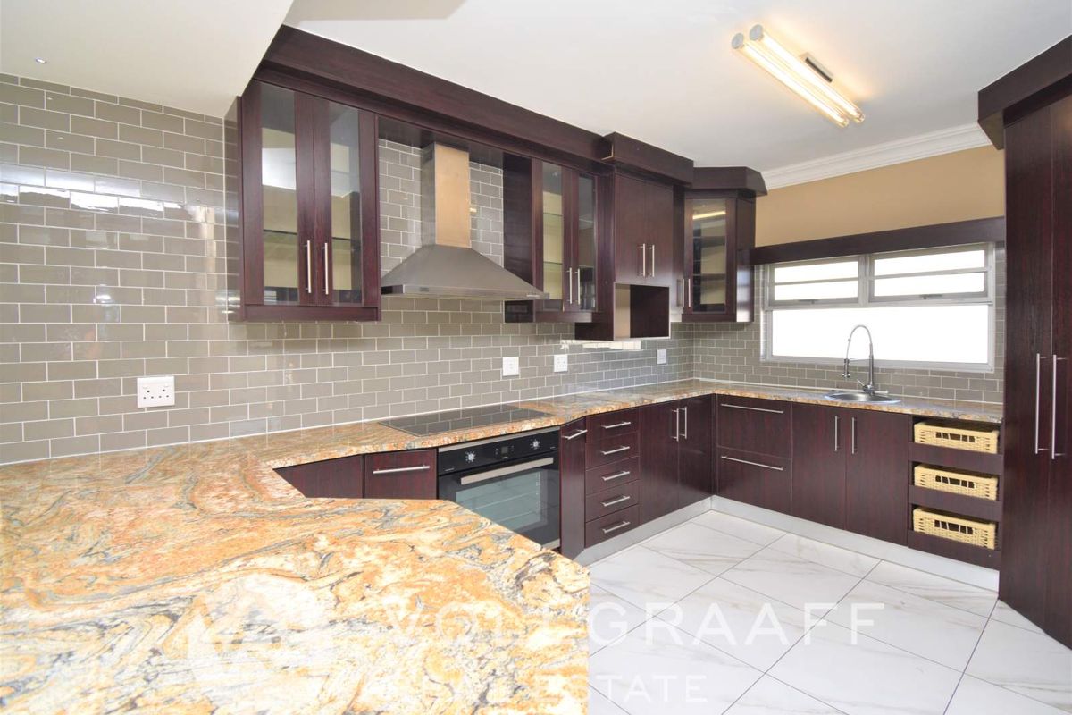 3 Bedroom home with 2 Bedroom flat - Photo 4