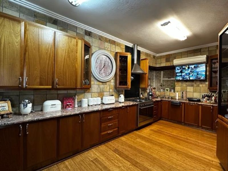 Indulge in opulence: A magnificent home for sale! - Photo 2