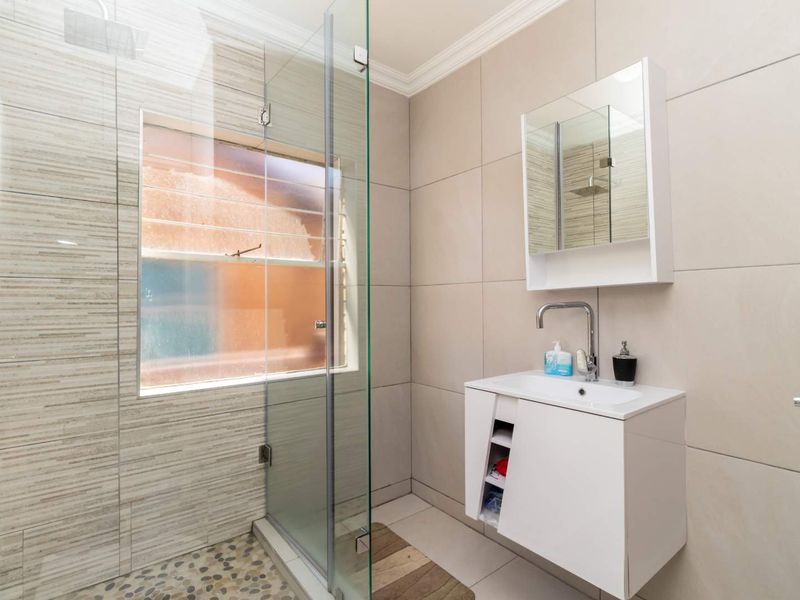 Charming 3-Bed Townhouse: Your Family's New Haven! - Photo 7