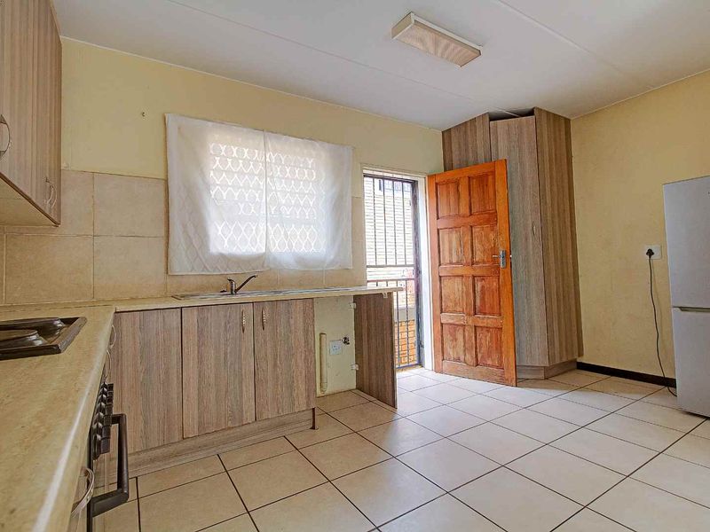 Charming and Conveniently Located Townhouse for Sale - Photo 4