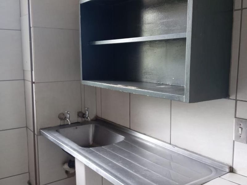 ONE AND HALF BEDROOM FLAT IN SUNNYSIDE. - Photo 4