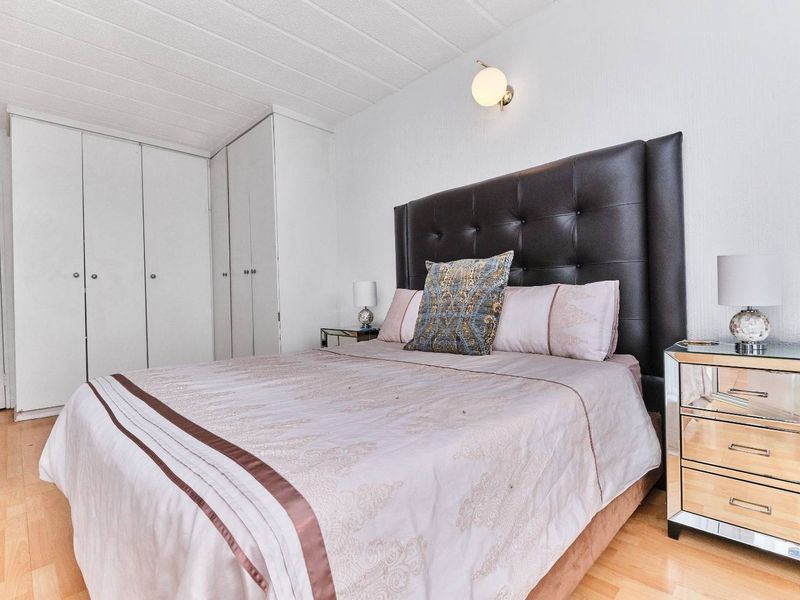 Apartment with a view in Northcliff - Photo 8