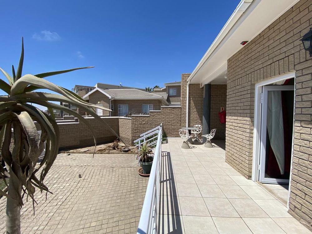 Sea view from the stoep. Front yard