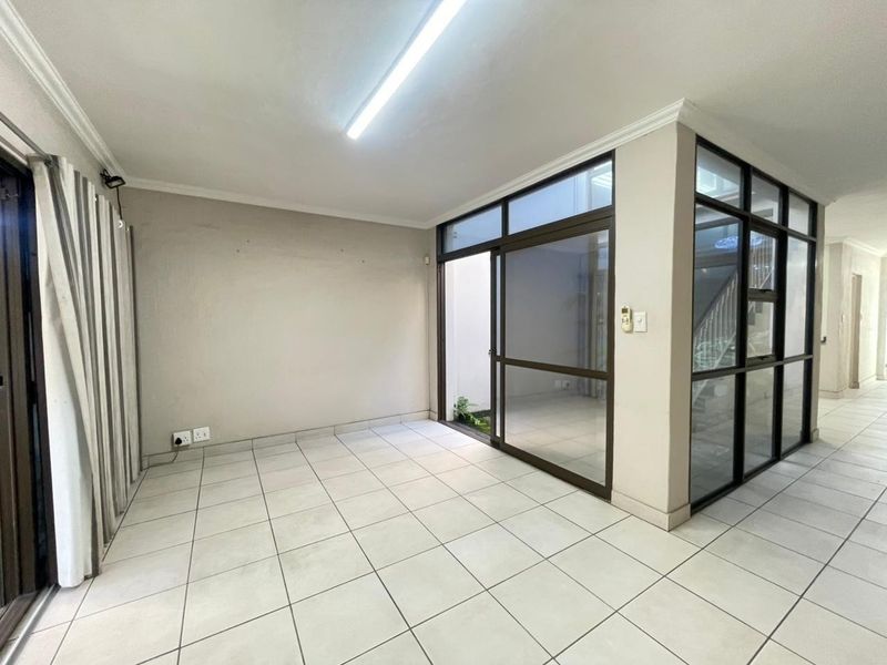 Spacious 3-Bedroom Townhouse in a Well-Maintained Complex with Garden &amp; Study - Photo 5