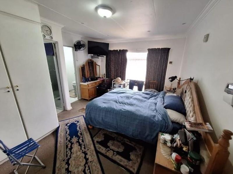 Move-In Ready 3 Bedroom Family Home with Solar, Enclosed Area - Photo 9