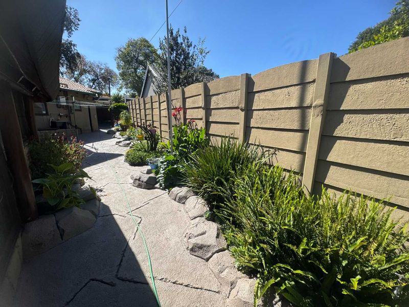 Family Home with Large Flatlet for Sale - Photo 8