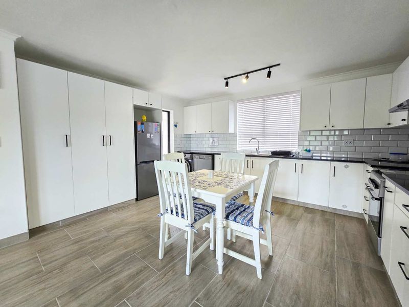 Two bedroom unit for sale in Stilbaai-Wes. - Photo 7