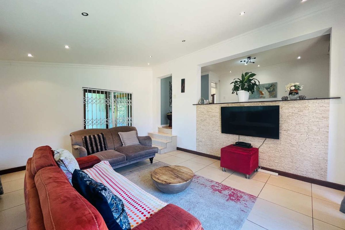 Hendra - A family home in Broadway ready for a little Love - Photo 5