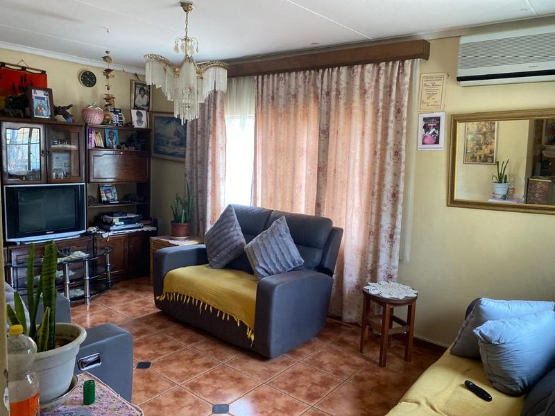 3-Bedroom Home with flat for Sale in Okahandja – Extension 3 - Photo 6