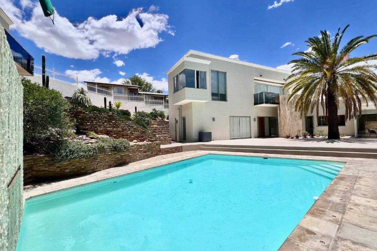 Luxury 4 Bedroom House For Sale in Klein Windhoek - Photo 3
