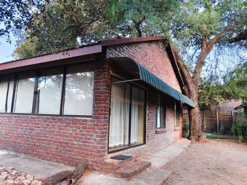 Charming Holiday or Retirement Property on Spacious 769m2 Stand - Photo 1