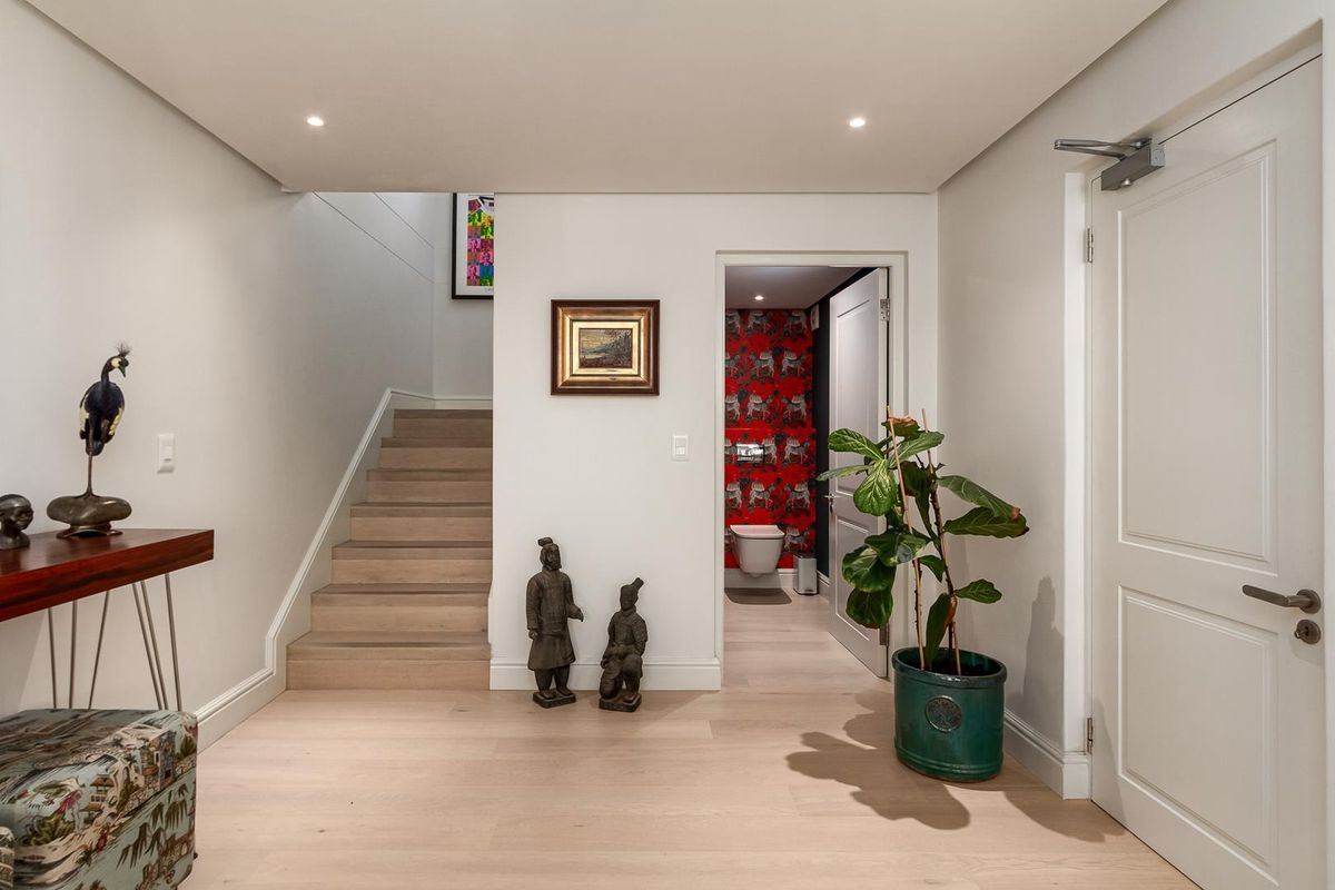 Stylish Furnished Triplex in Upper Kenilworth - Photo 5