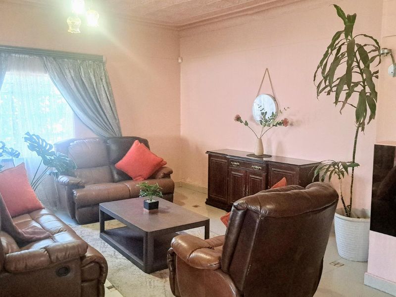 Immaculate multiple-living property for sale in Haddon, Johannesburg South - Photo 7