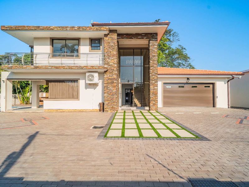 Where Architectural Elegance Meets Uncompromising Luxury - Photo 6