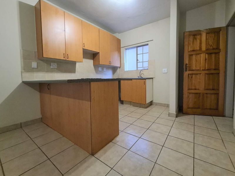 Loadshedding-Free Area – A Perfect Lock-Up and Go! - Photo 3