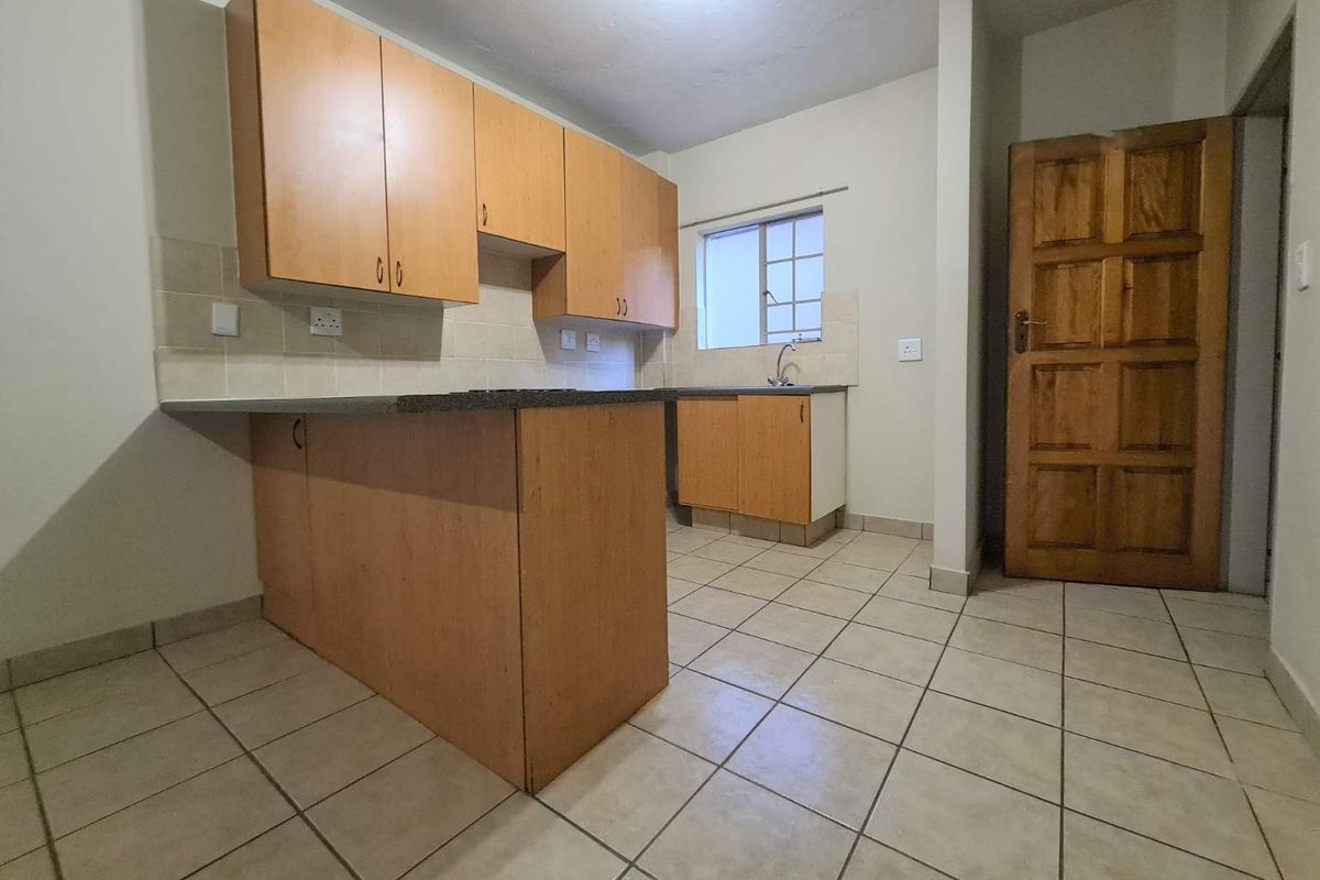Loadshedding-Free Area – A Perfect Lock-Up and Go! - Photo 3