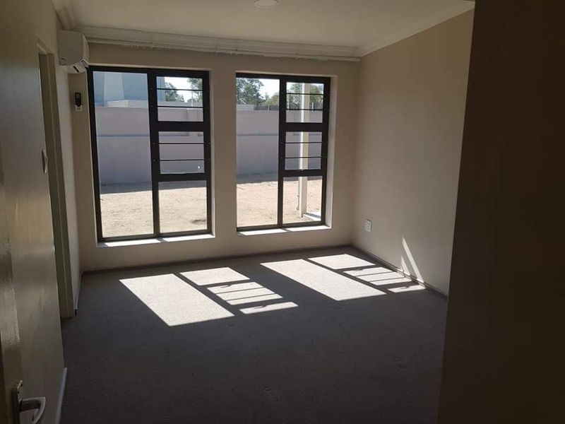 Acacia Vale 3 Bedroom - Photo 2