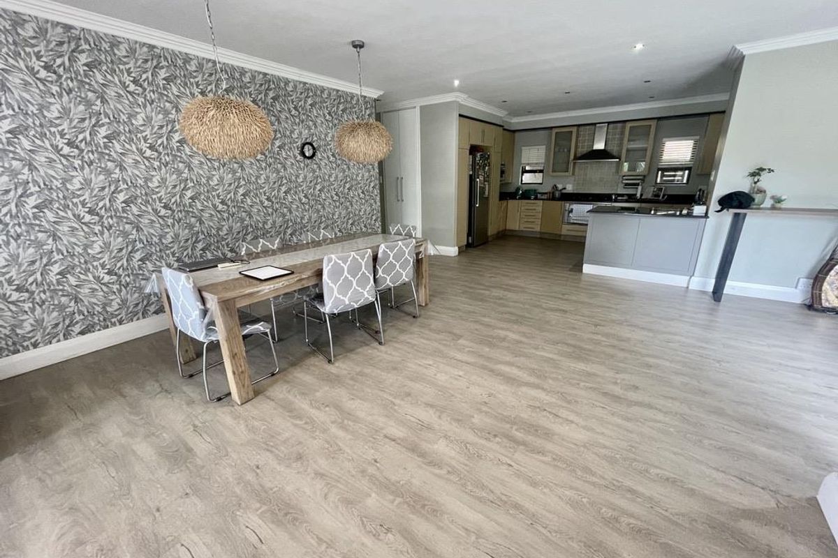 Hendra - Elevated 3 Bedroom Home in Sought-After Gated Estate – La Lucia - Photo 4