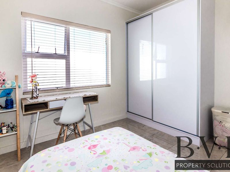 Perfect Three Bedroom Family Home in a Peaceful Coastal Neighbourhood - Photo 6