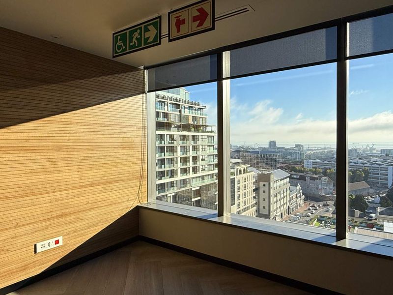 10th floor office to let in Prestigious 117 on Strand - Photo 5